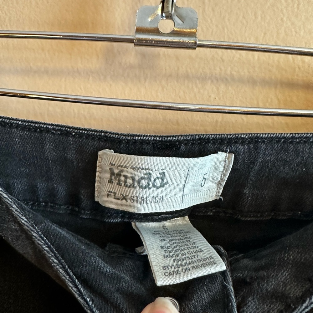 Shorts - Picture 3 of 3